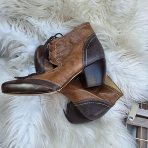 Giraudon Vintage " Granny " TIe spectator heels 37/7